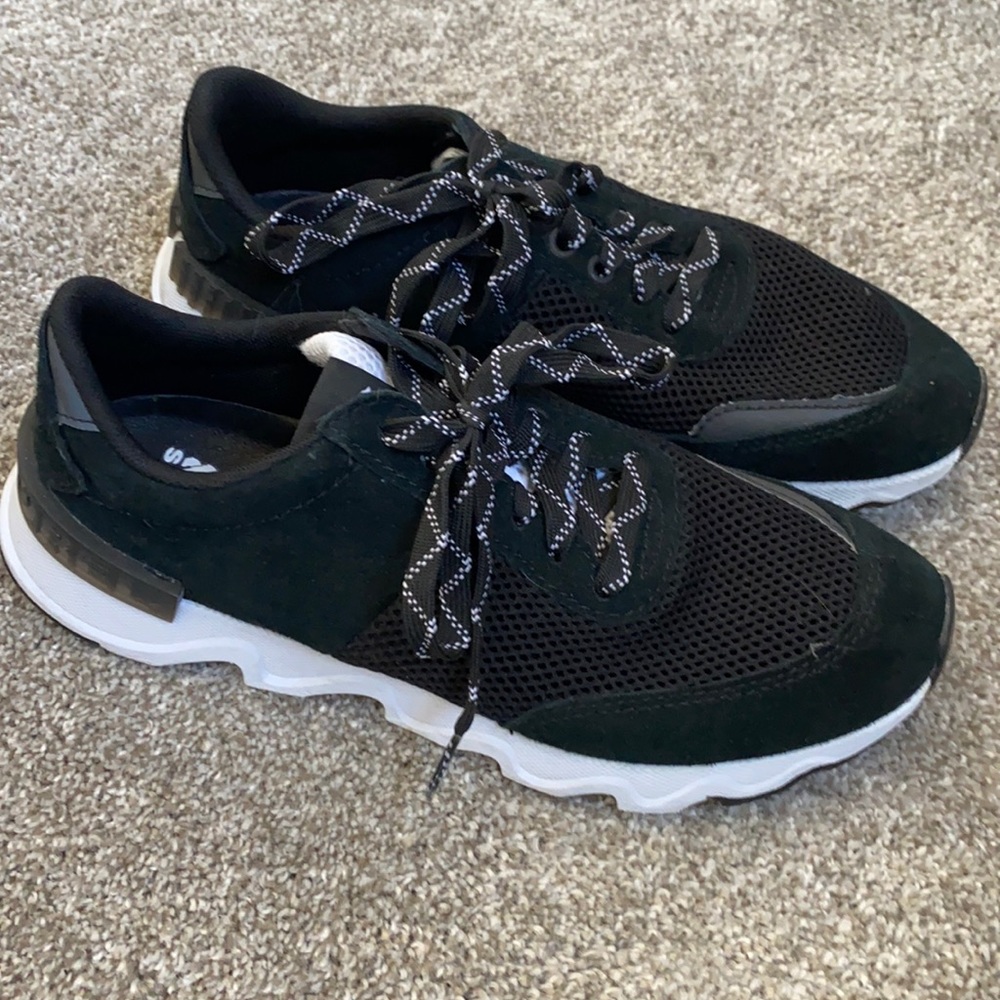 Kinetic lace up tennis shoes